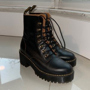 Dr. Martens LEONA WOMEN'S VINTAGE SMOOTH LEATHER HEELED BOOTS BLACK Barley Worn!